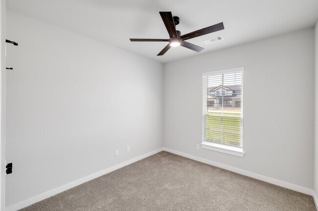 Building Photo - 6600-6602 Florence Dr