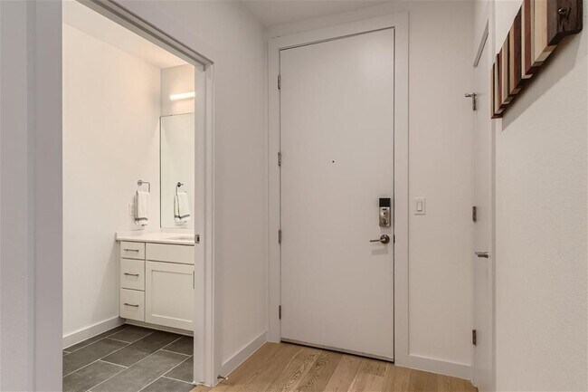 Building Photo - 900 S 1st St