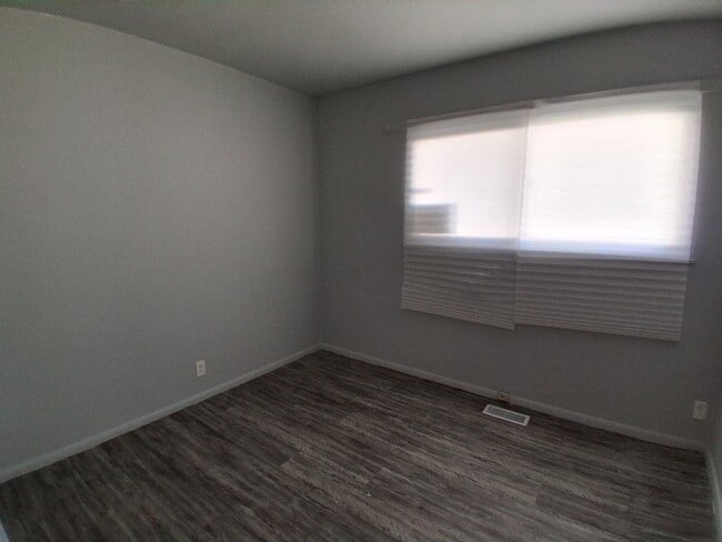 Building Photo - 1001 Koehn Dr