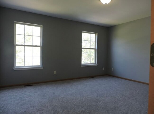 Building Photo - 357 Richmond Dr