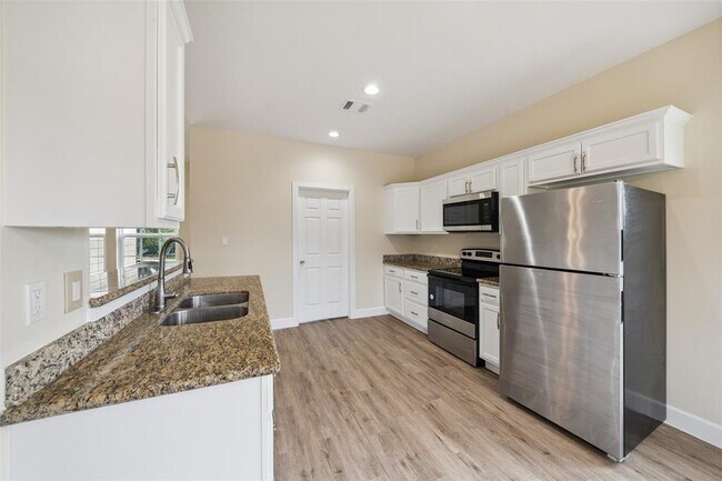 Building Photo - 14107 Overstreet Dr