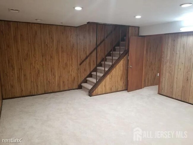Building Photo - 804 Maple Hill Dr