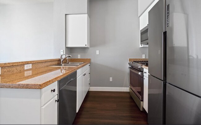 Building Photo - 445 Island Ave