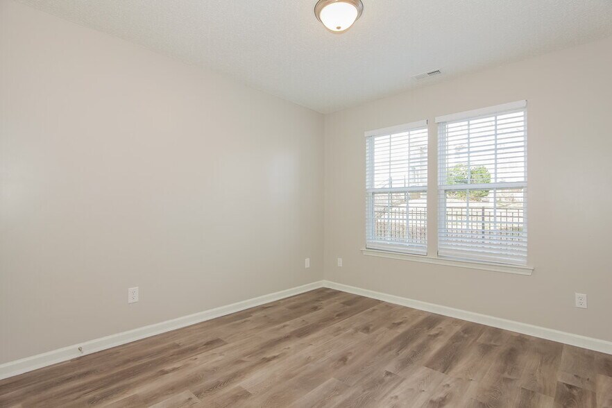 Building Photo - 105 Silverleaf Ct