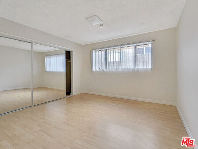 Building Photo - 440 Raymond Ave