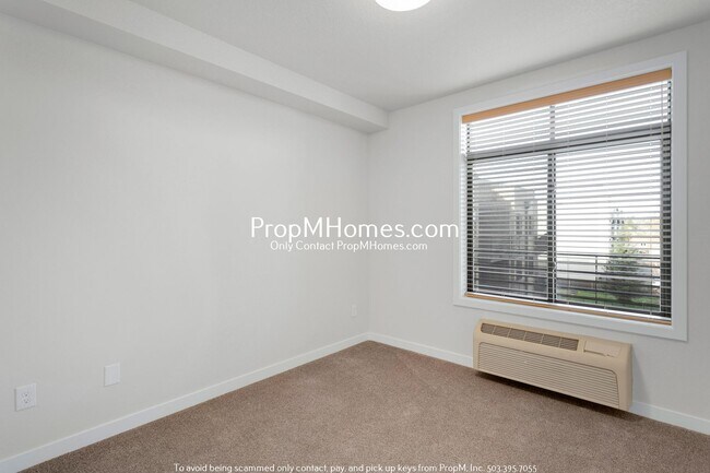 Building Photo - Updated Two Level Condo in the Heart of Do...
