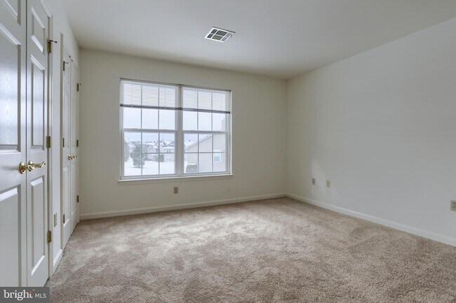 Building Photo - 211 Sparrow Rd