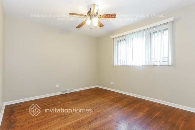 Building Photo - 9922 S 86th Ave