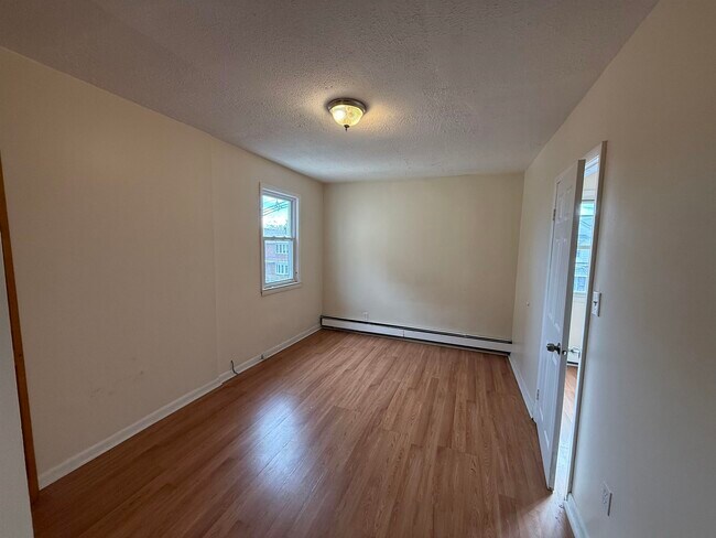 Building Photo - 37 E 49th St