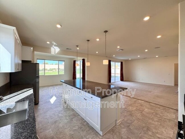 Building Photo - 31310 Reserve Dr