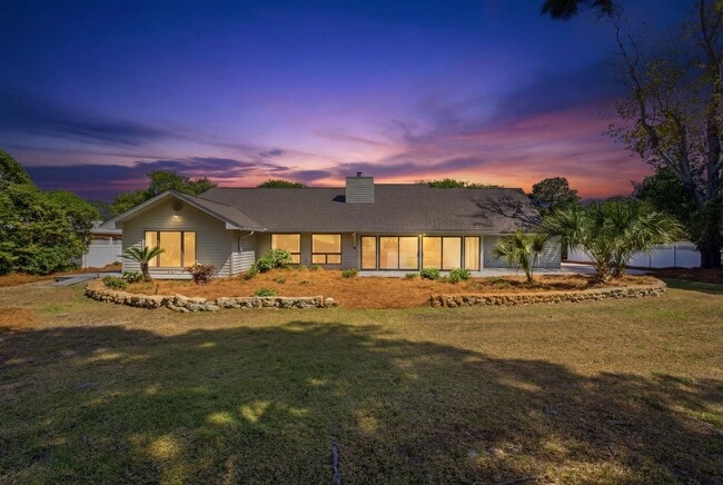Building Photo - 47 Country Club Dr E