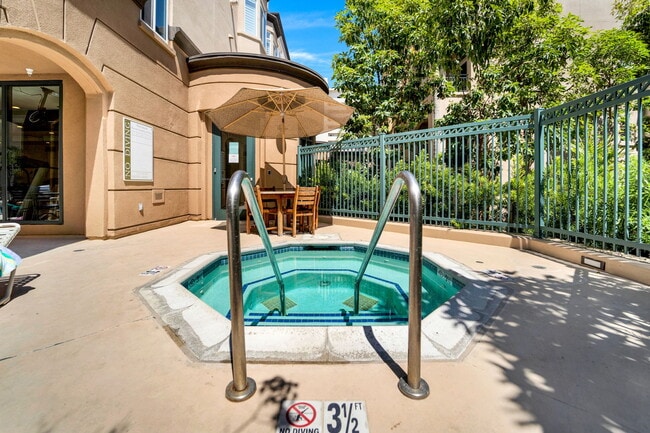 Building Photo - 2400 5th Ave