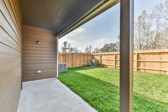 Building Photo - 9800 Grosbeak Ln