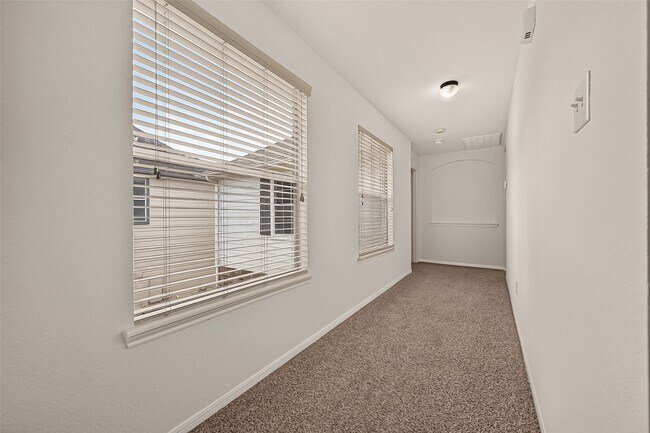 Building Photo - 6118 Breezy Hollow Ln