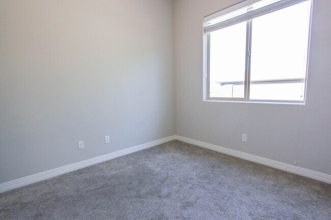 Building Photo - Granville - 3 bedroom home