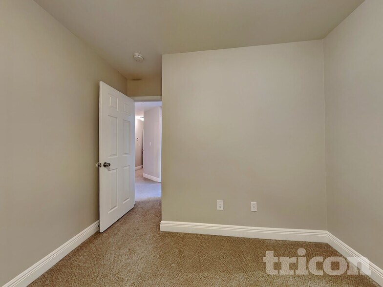 Building Photo - 461 Kimball Loop