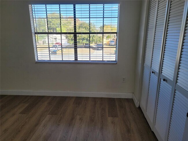 Building Photo - 1236 Dovehill Dr