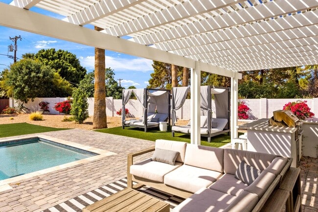 Building Photo - 4633 N 49th Pl