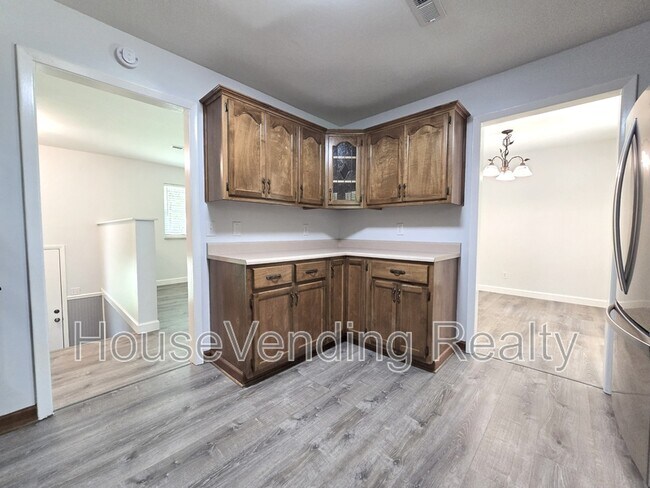 Building Photo - 11100 Hughlan Dr