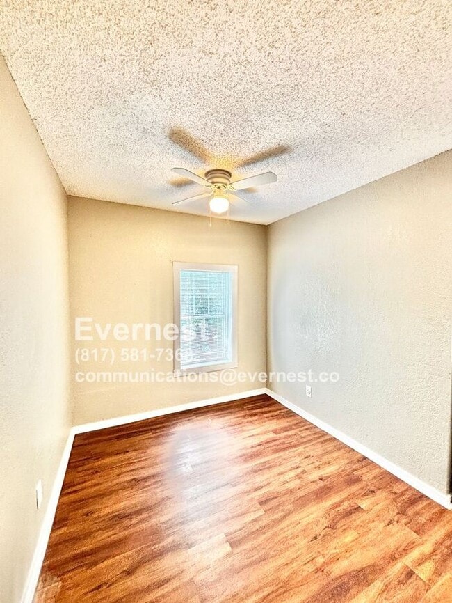 Building Photo - 3-Bedroom, 2-Bath Home with Front Patio in...