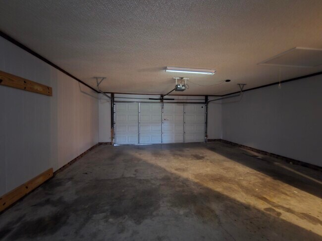 Building Photo - 2660 Nicholson Dr