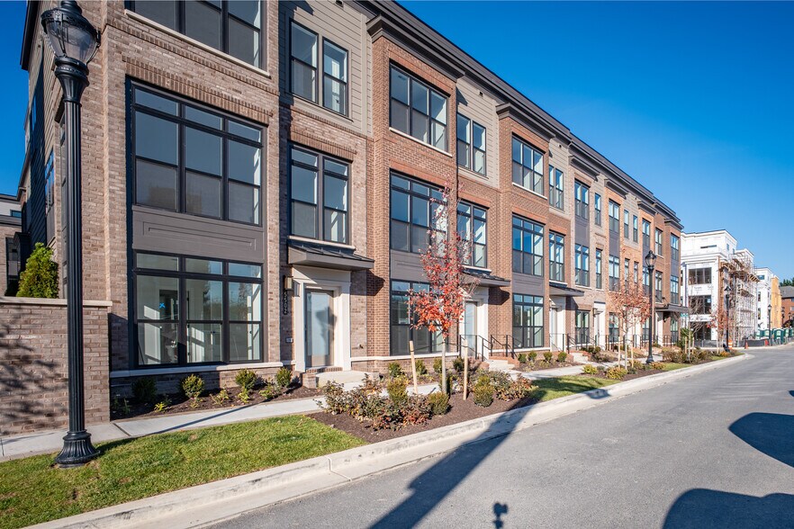 Front Door Left - 5504 Topaz Ln