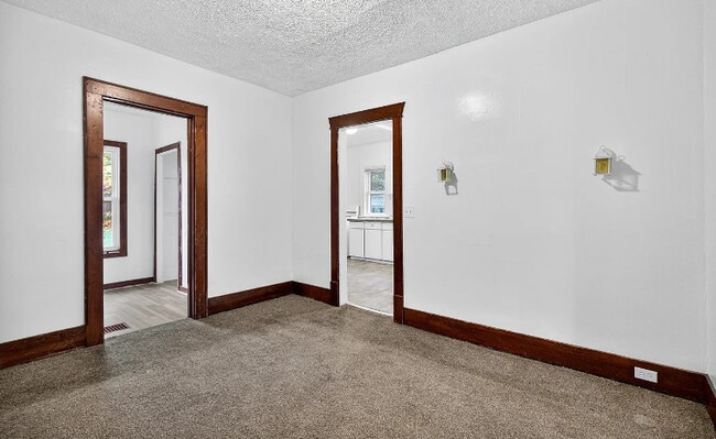 Building Photo - 2128 6th St SW