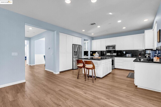 Building Photo - 1361 Tiffany Dr