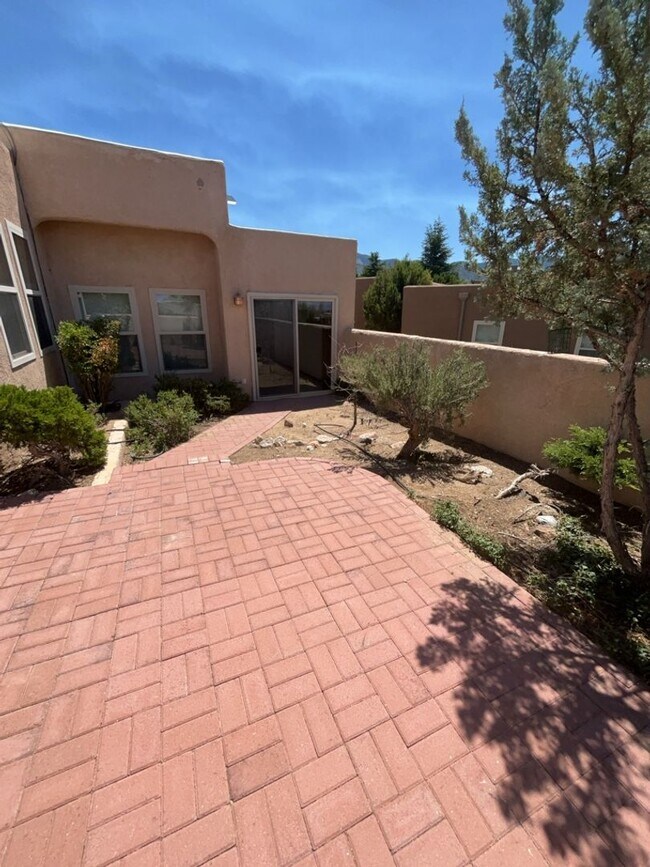 Building Photo - Beautiful home at the base of the Sandia's