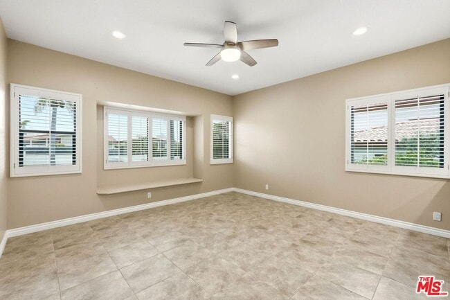 Building Photo - 6505 Beachview Dr