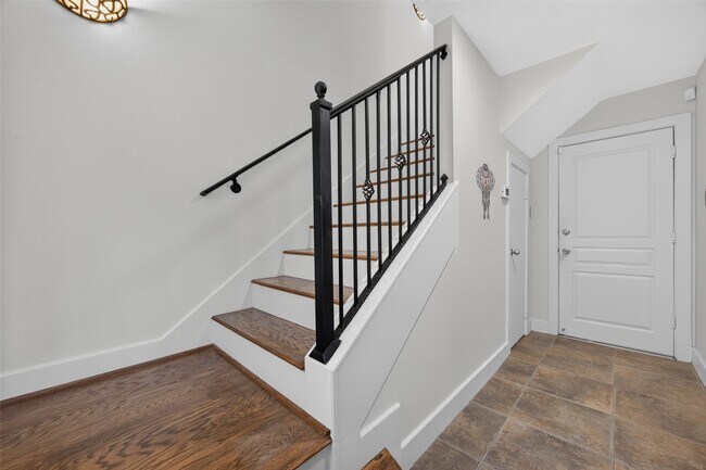 Building Photo - 6308 Schuler St