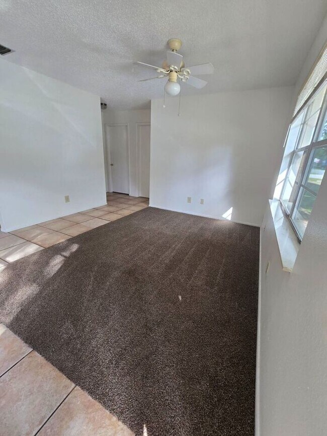 Building Photo - Lovely 1/2 Duplex in St Cloud