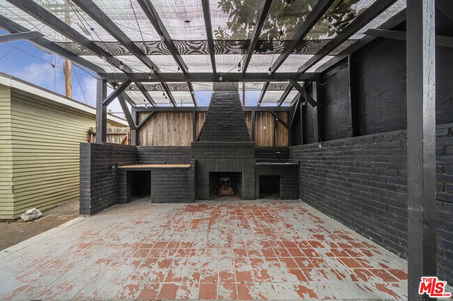 Building Photo - 235 Joy St