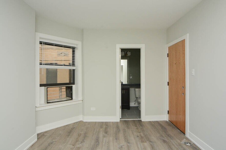 Building Photo - 432.5 W Belden Ave