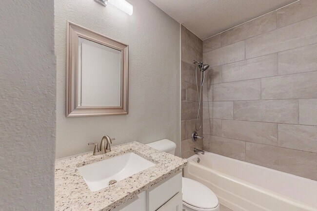 Building Photo - NE Mid-Century Modern 3 Badroom 1.5 Bath with garage