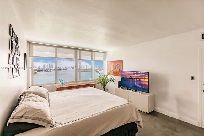 Building Photo - 1000 West Ave