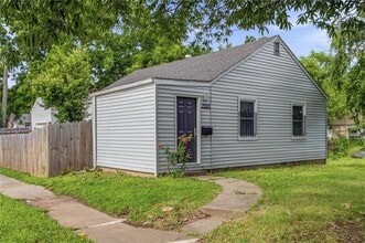 Building Photo - 2300 E 55th St
