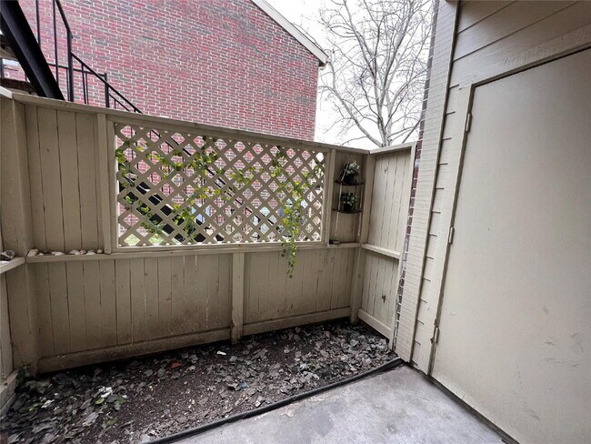 Building Photo - 2 Bed Condo in 77054 Near Texas Medical Center + Gated Community