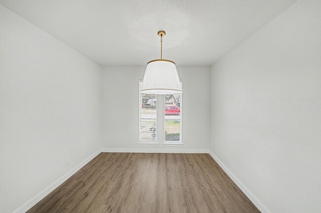 Building Photo - 3204 Lynbrook Dr