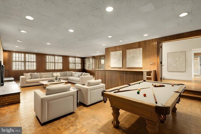 Building Photo - 221 Chain Bridge Rd