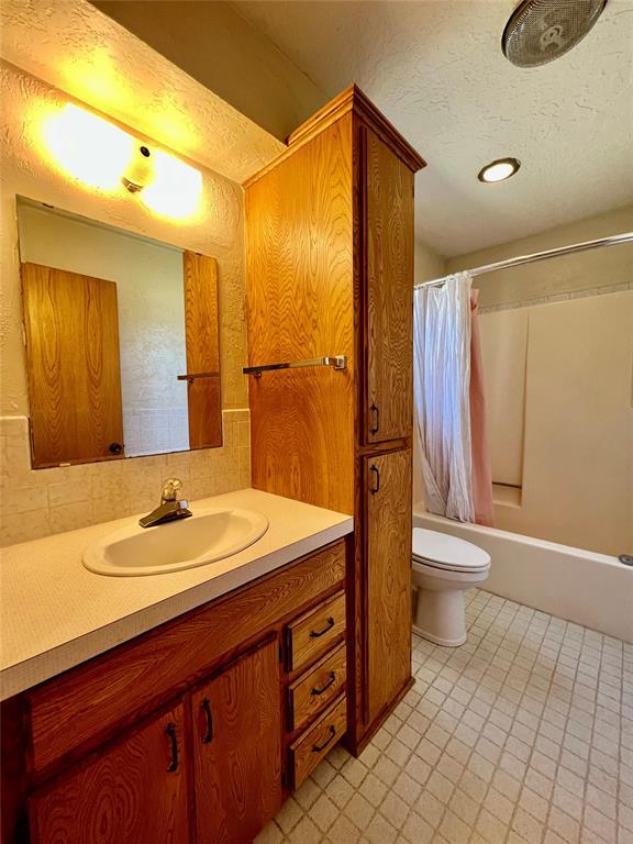 Building Photo - 419 E 6th St