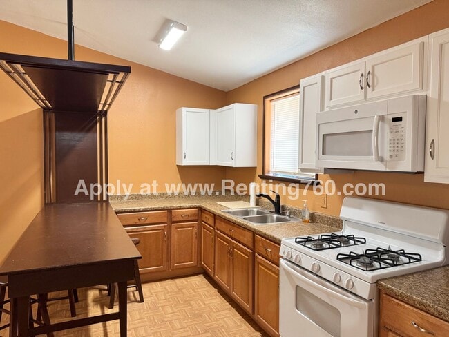 Building Photo - 2 Bed 2 Bath Near Military Base!