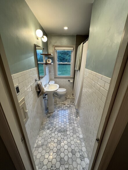 Building Photo - 7314 James Ave S