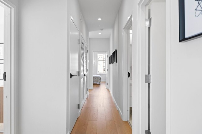 Building Photo - 693 Sutter St