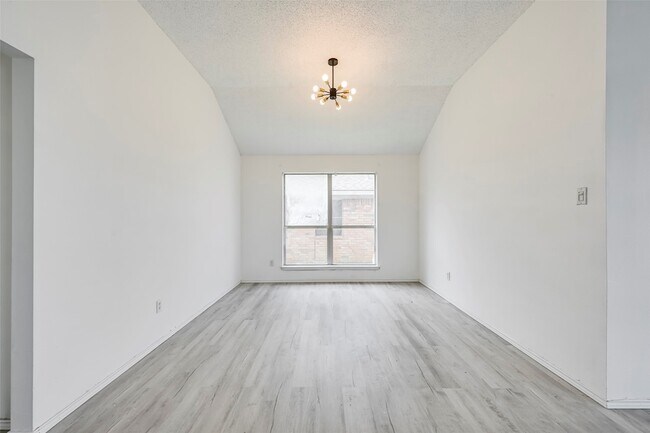 Building Photo - 809 Elbe Dr