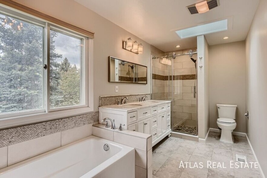 Building Photo - 1719 Hotchkiss Dr