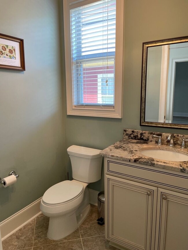 Building Photo - Fabulous Three Bedroom Home in Antiquity