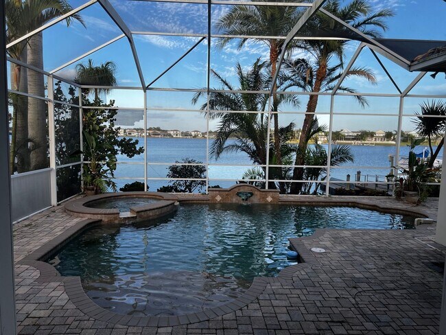 Building Photo - 6 Bedroom Single Family Home in Apollo Beach