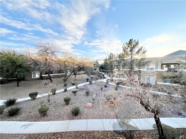 Building Photo - 8070 W Russell Rd