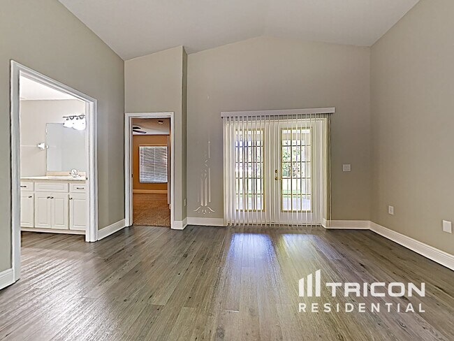 Building Photo - 303 Lisa Ann Ct
